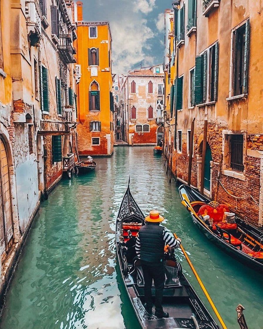 Place Venecia