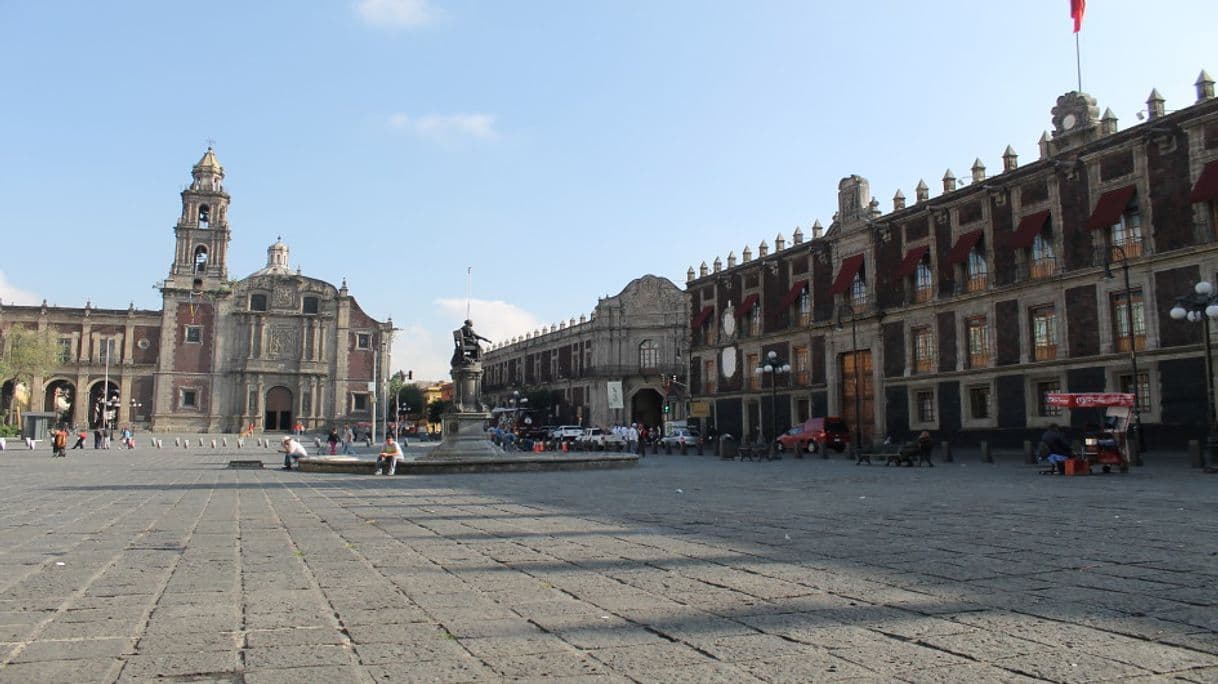 Place Plaza de Santo Domingo