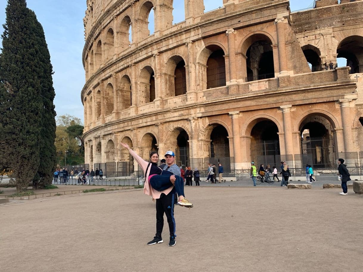 Lugar Coliseo de Roma