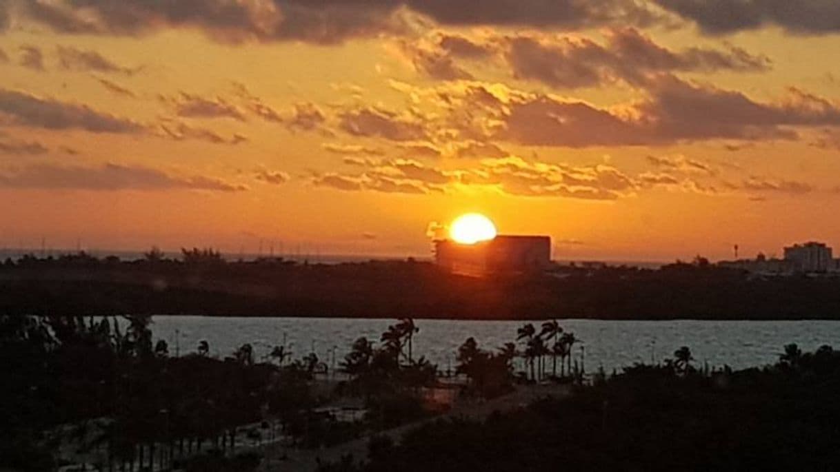 Lugar Fiesta Inn Cancún Las Américas