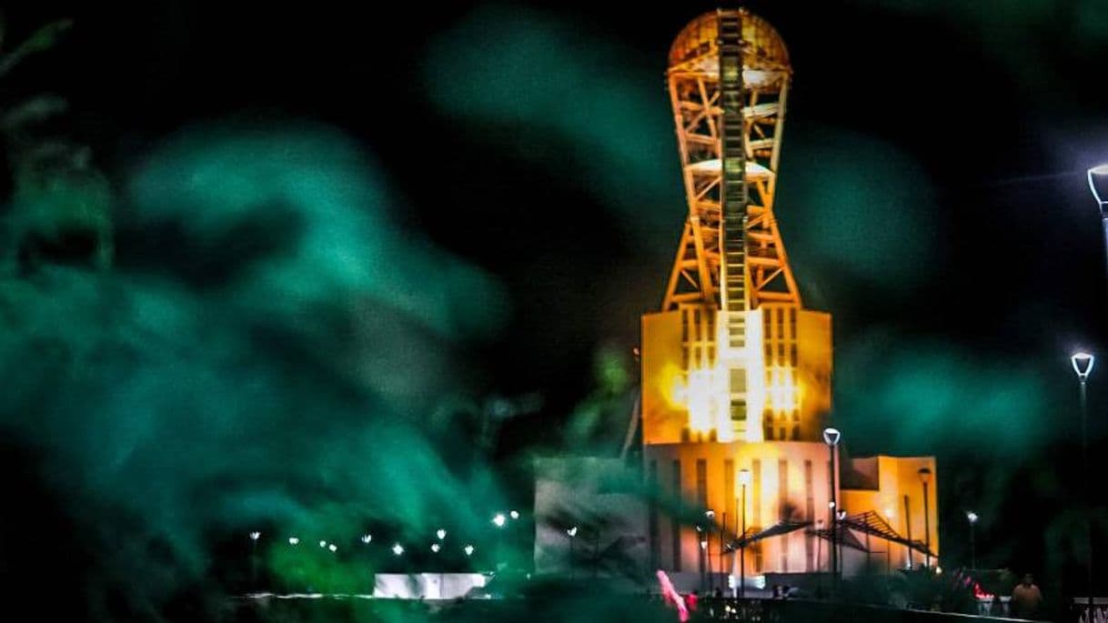 Moda Mega escultura, la torre Iffel de Quintana Roo 