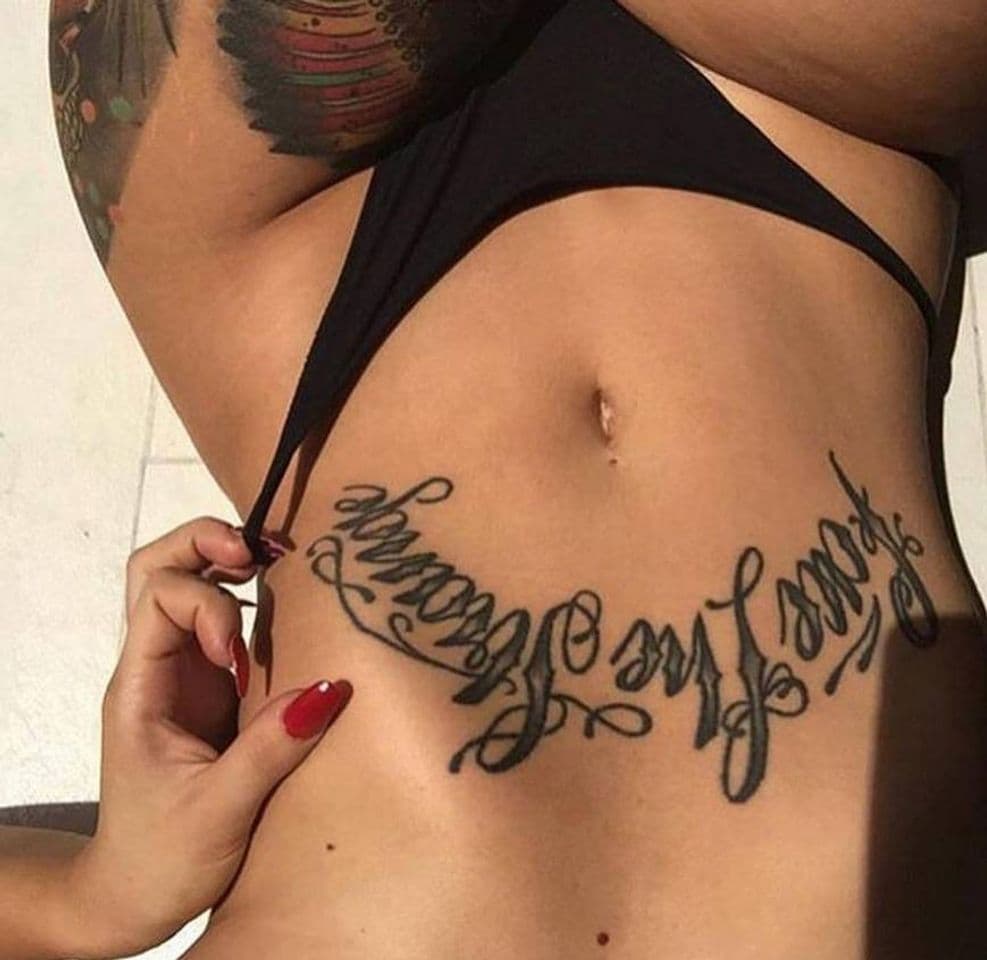 Moda Idea de tatuaje en el abdomen 😍