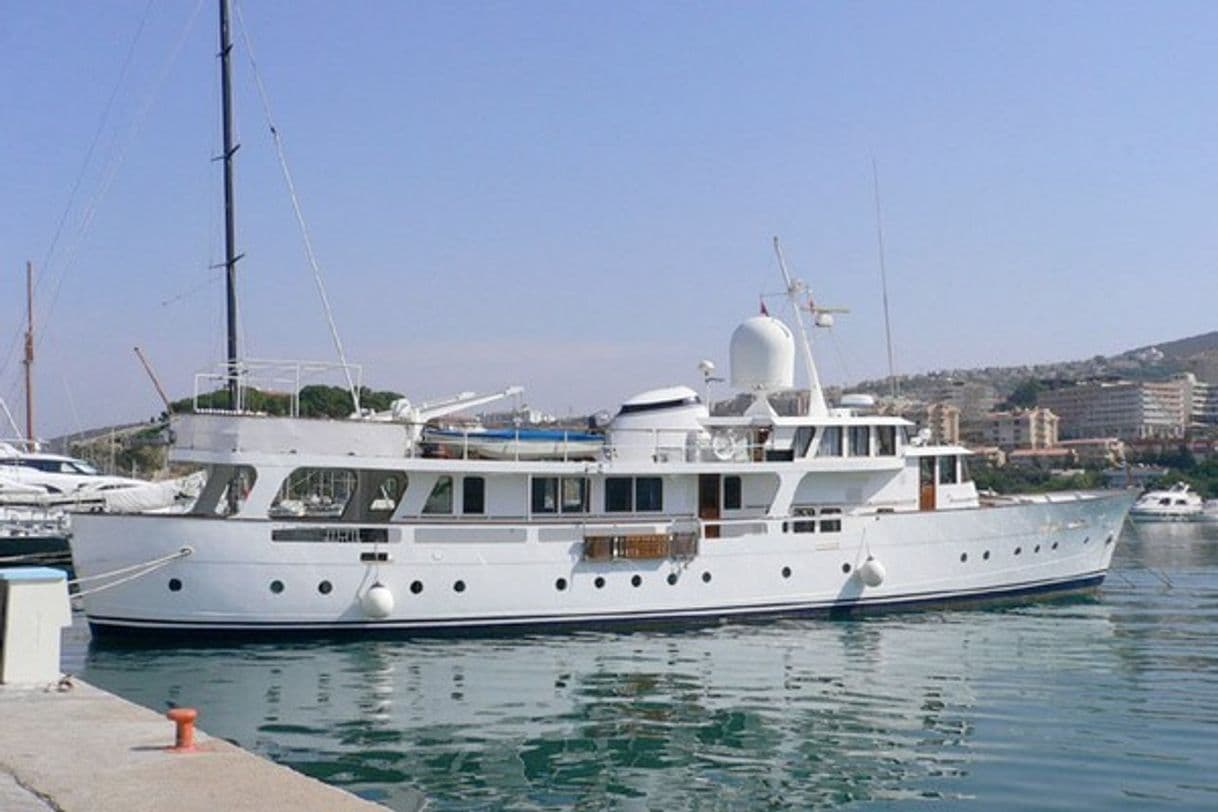 Fashion Camper and Nicholsons Yachts