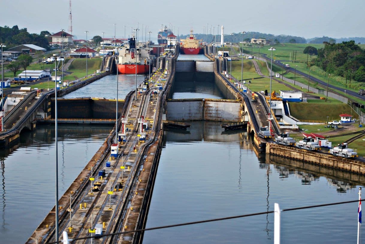 Place Panama Canal