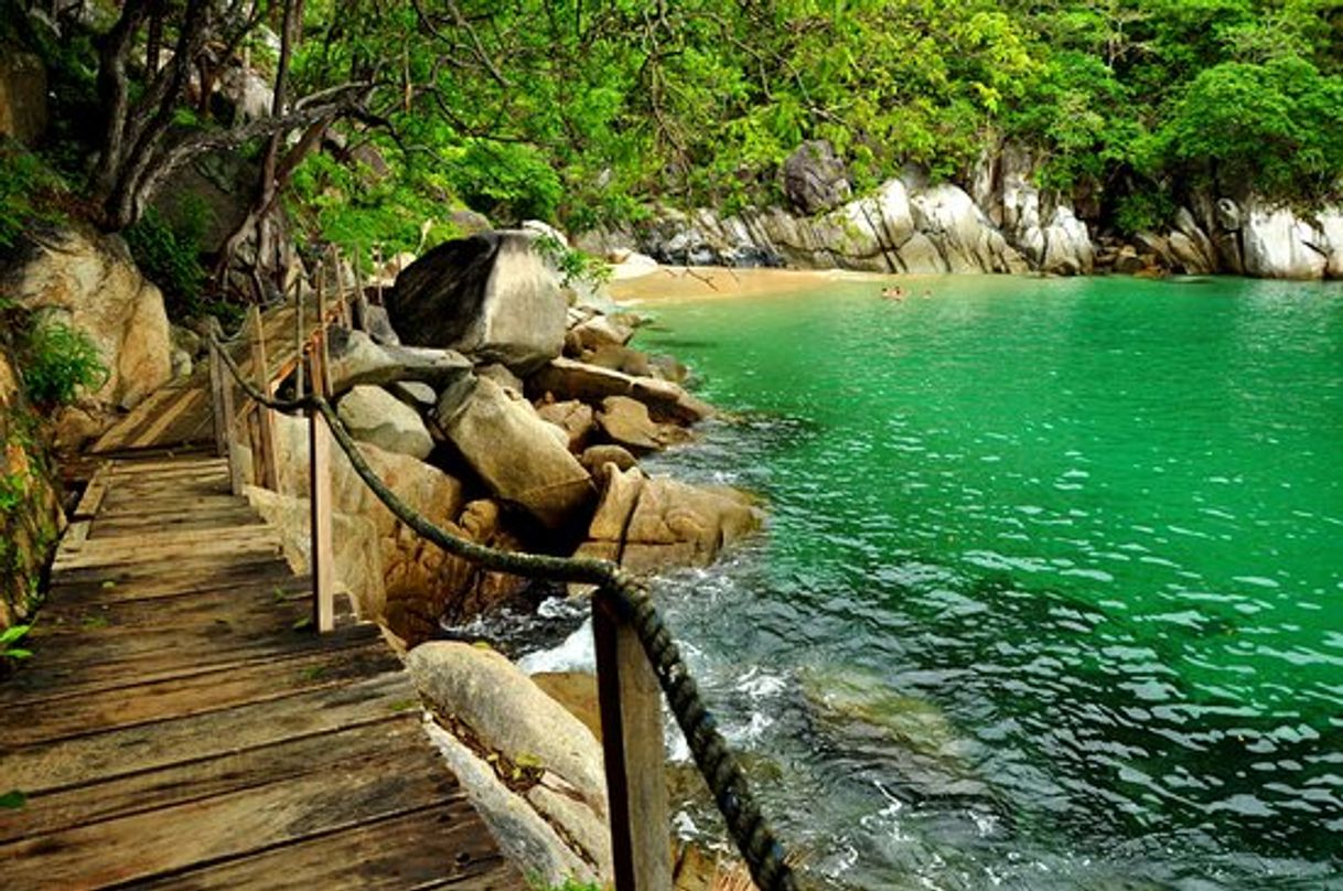 Lugar Colomitos Beach