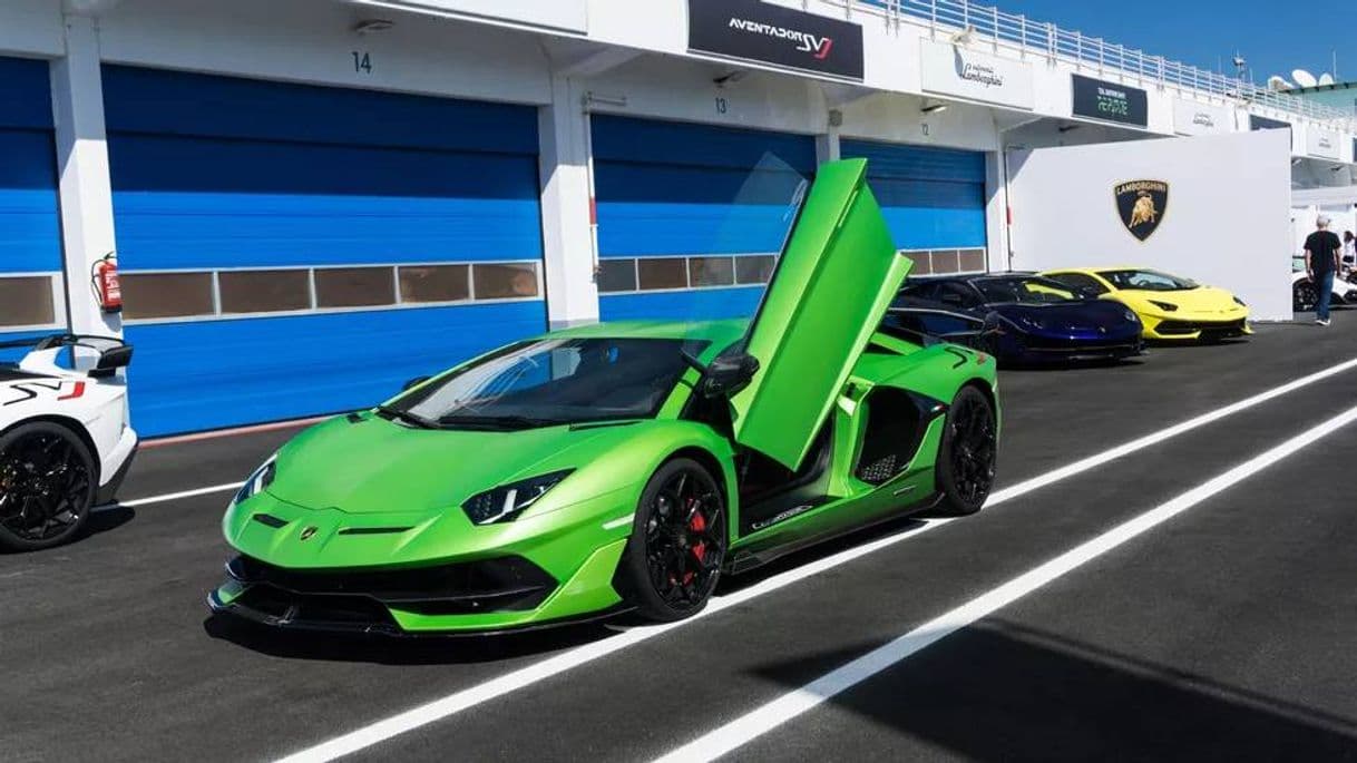 Moda El Lamborghini Aventador SVJ 