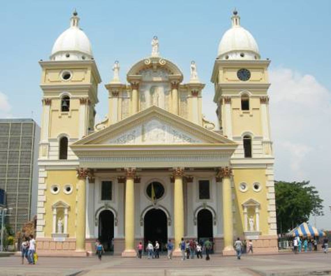 Lugar Basílica de Nuestra Señora del Rosario de Chiquinquirá y Cristo de Aranza