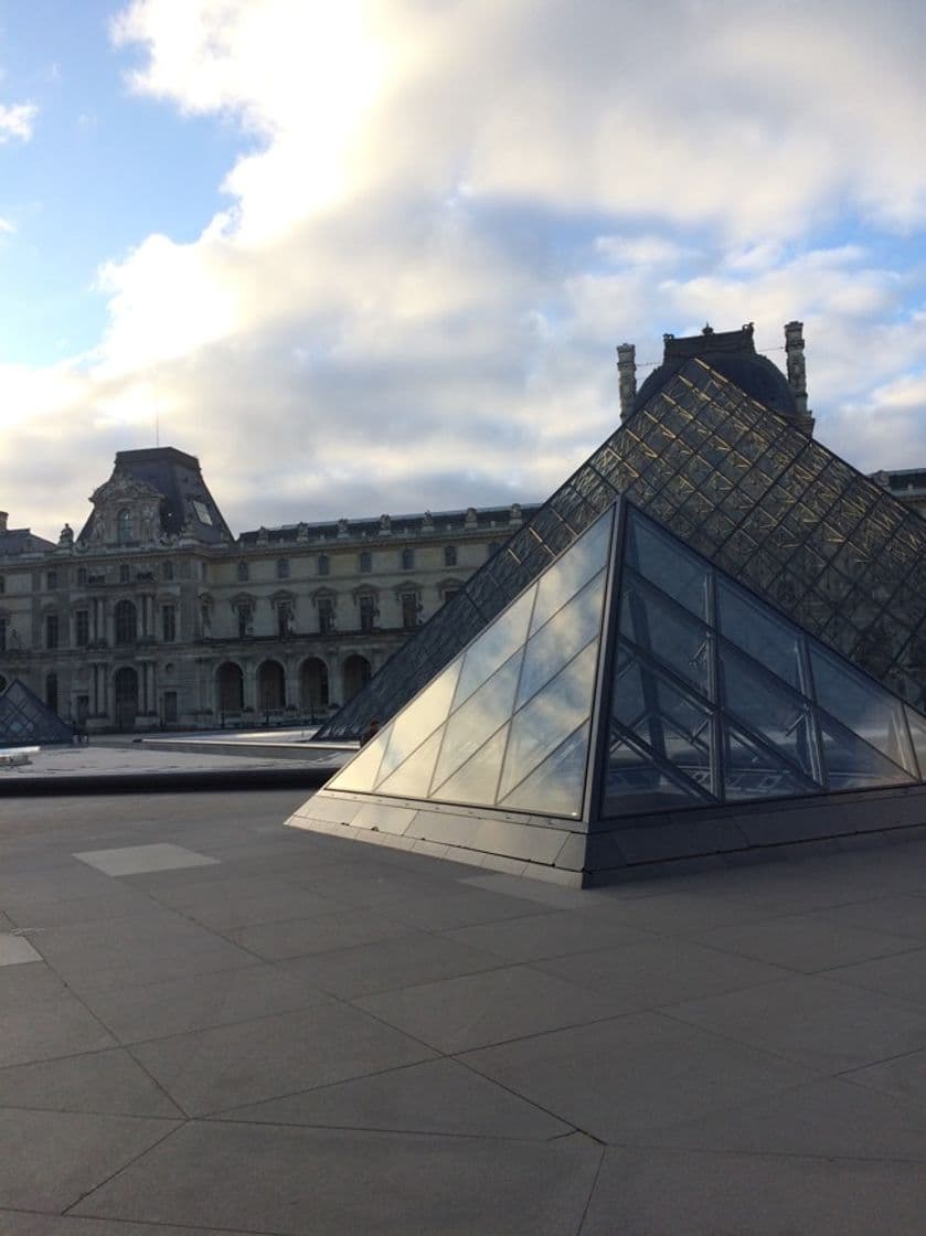 Place Museo del Louvre