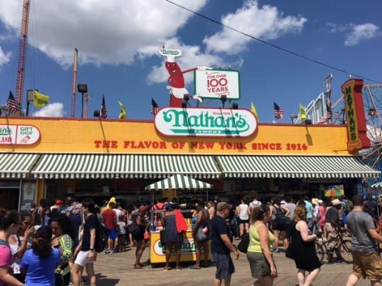 Restaurantes Nathan's Famous - Coney Island