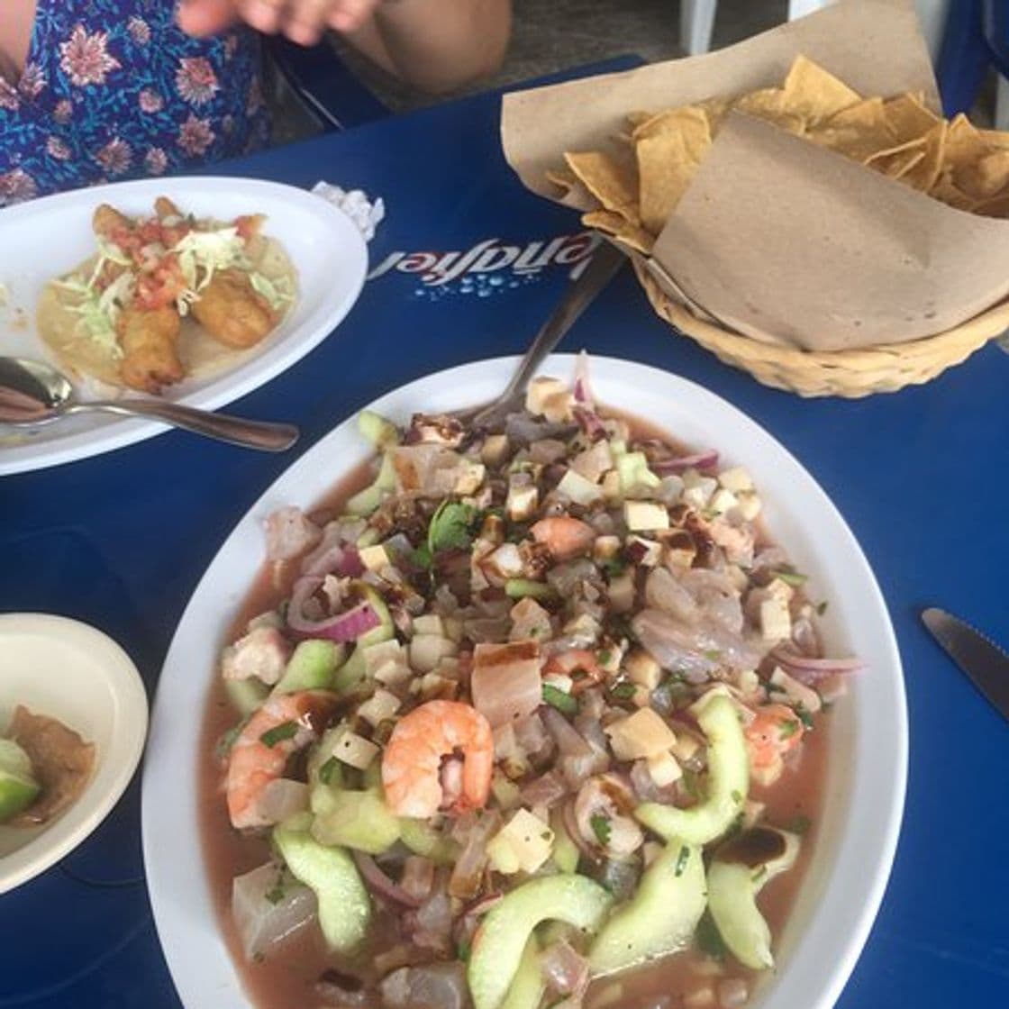 Restaurantes La 10, Mariscos y Clamatos