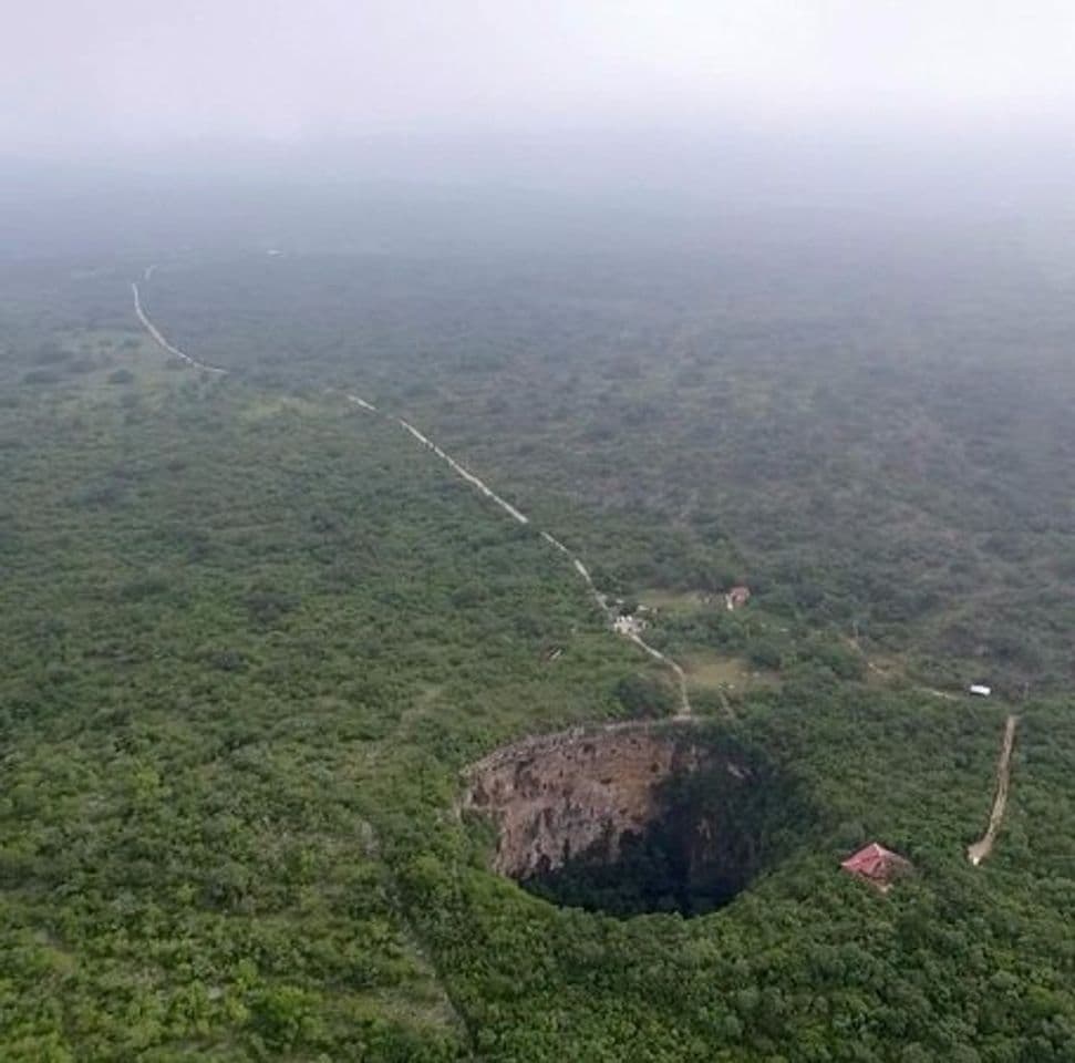 Lugar Sima de las Cotorras