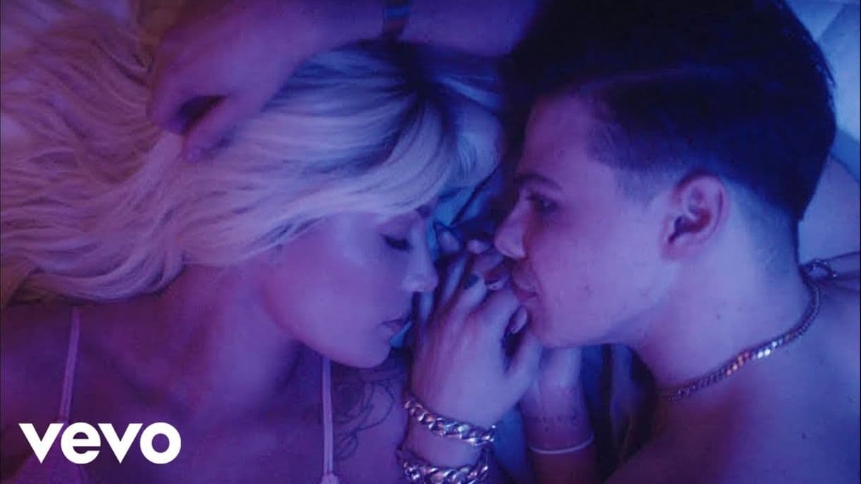 Canción YUNGBLUD, Halsey - 11 Minutes ft. Travis Barker - YouTube