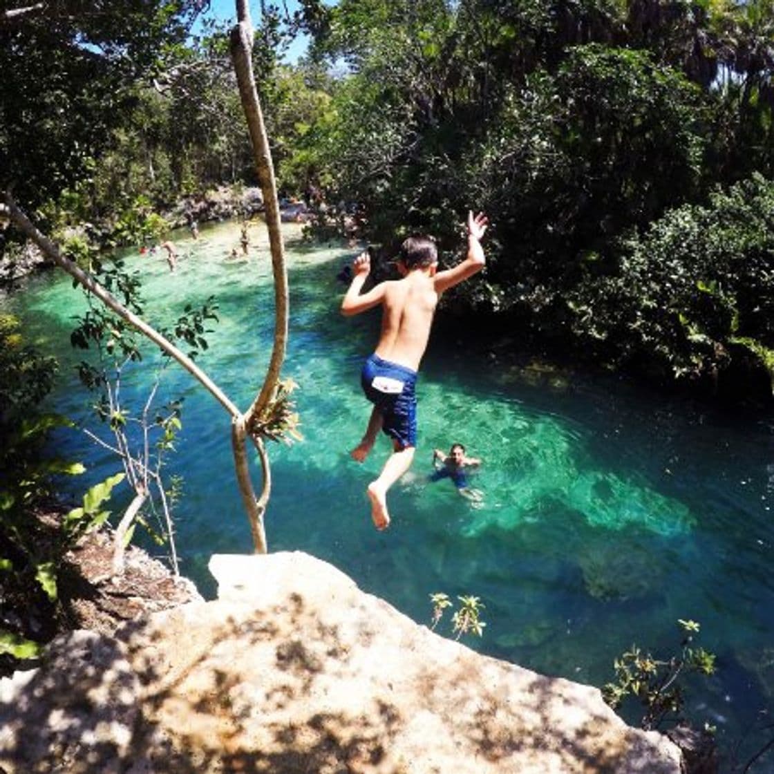 Lugar Cenote Yax-kin