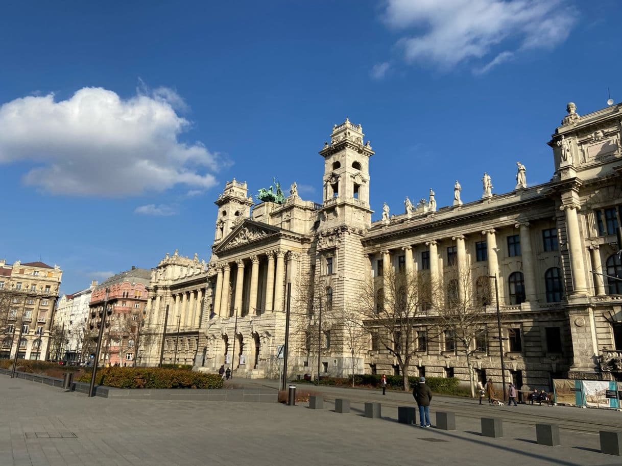 Place Kossuth tér