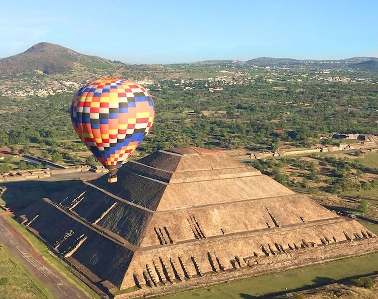 Lugar Piramides De Teotihuacan