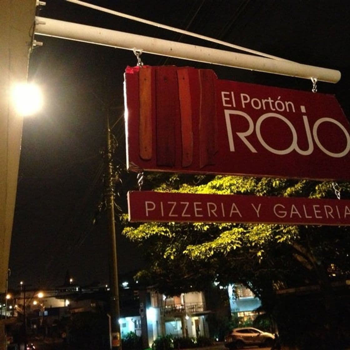 Restaurants Pizzeria y Galería El Portón Rojo