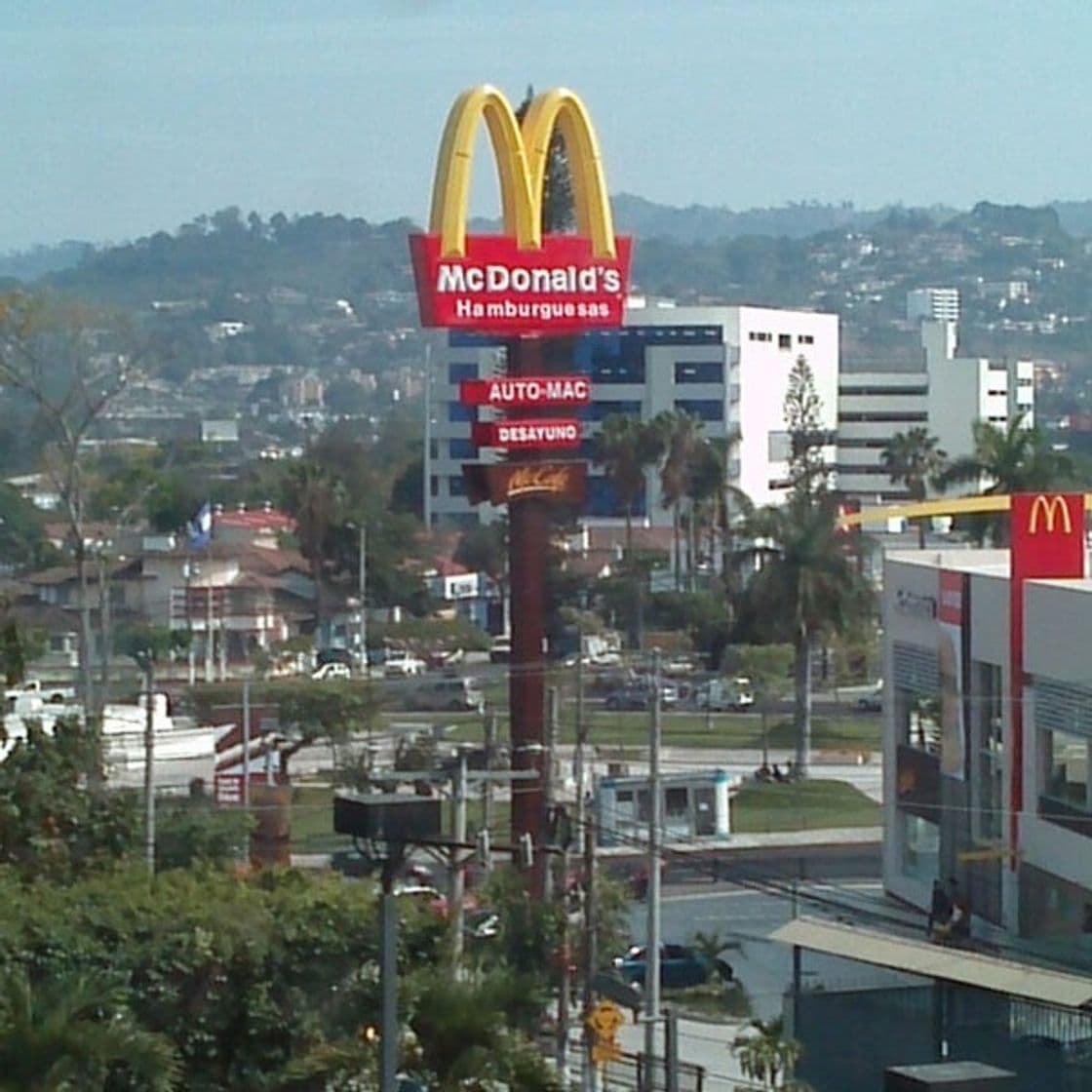 Restaurantes McDonald's El Salvador del Mundo