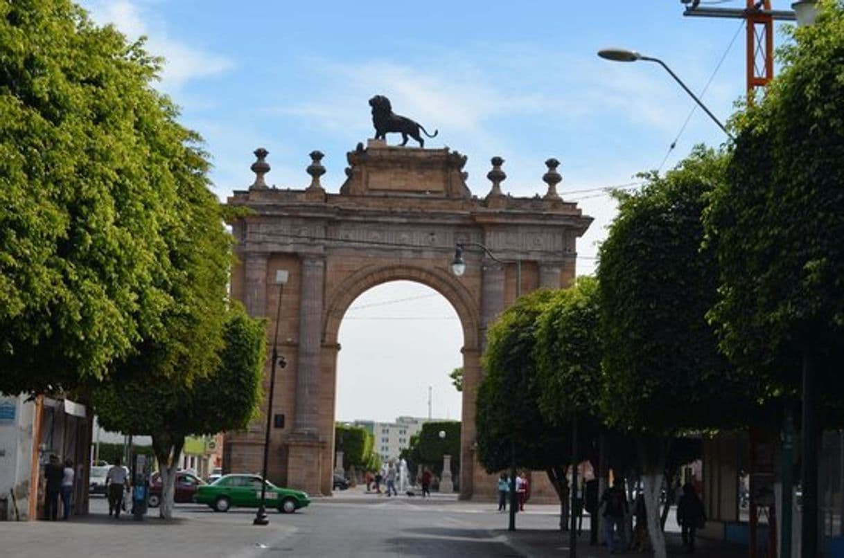 Place Arco Triunfal de la Calzada de los Héroes