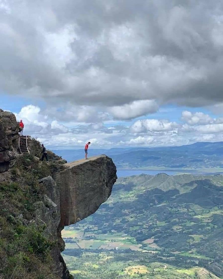 Place PIEDRA COLGADA