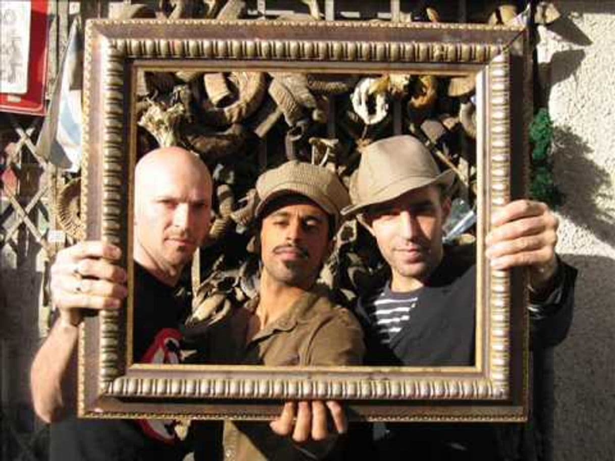 Moda Balkan Beat Box / Bulgarian Chicks