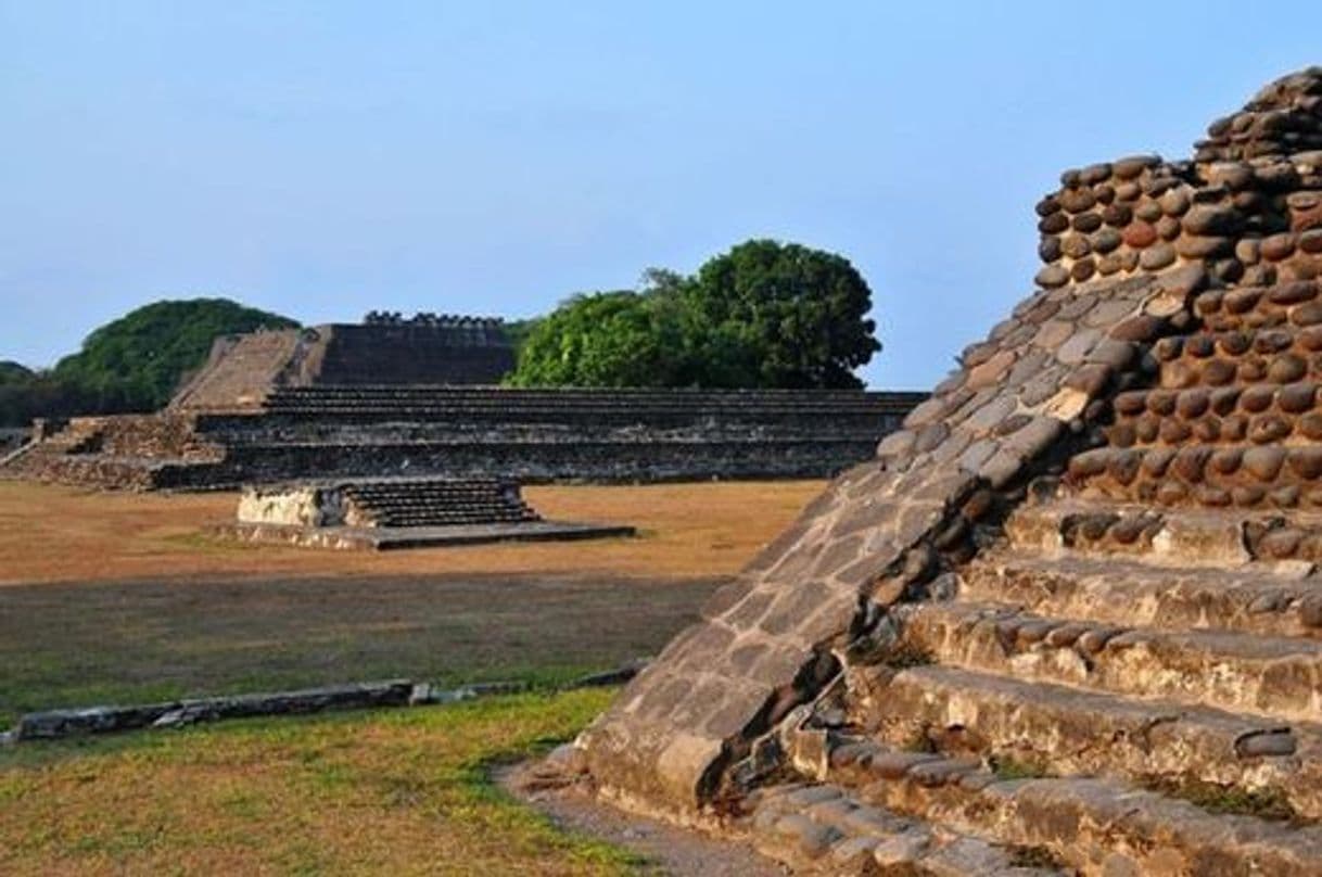 Lugar Zona Arqueológica Quiahuiztlán