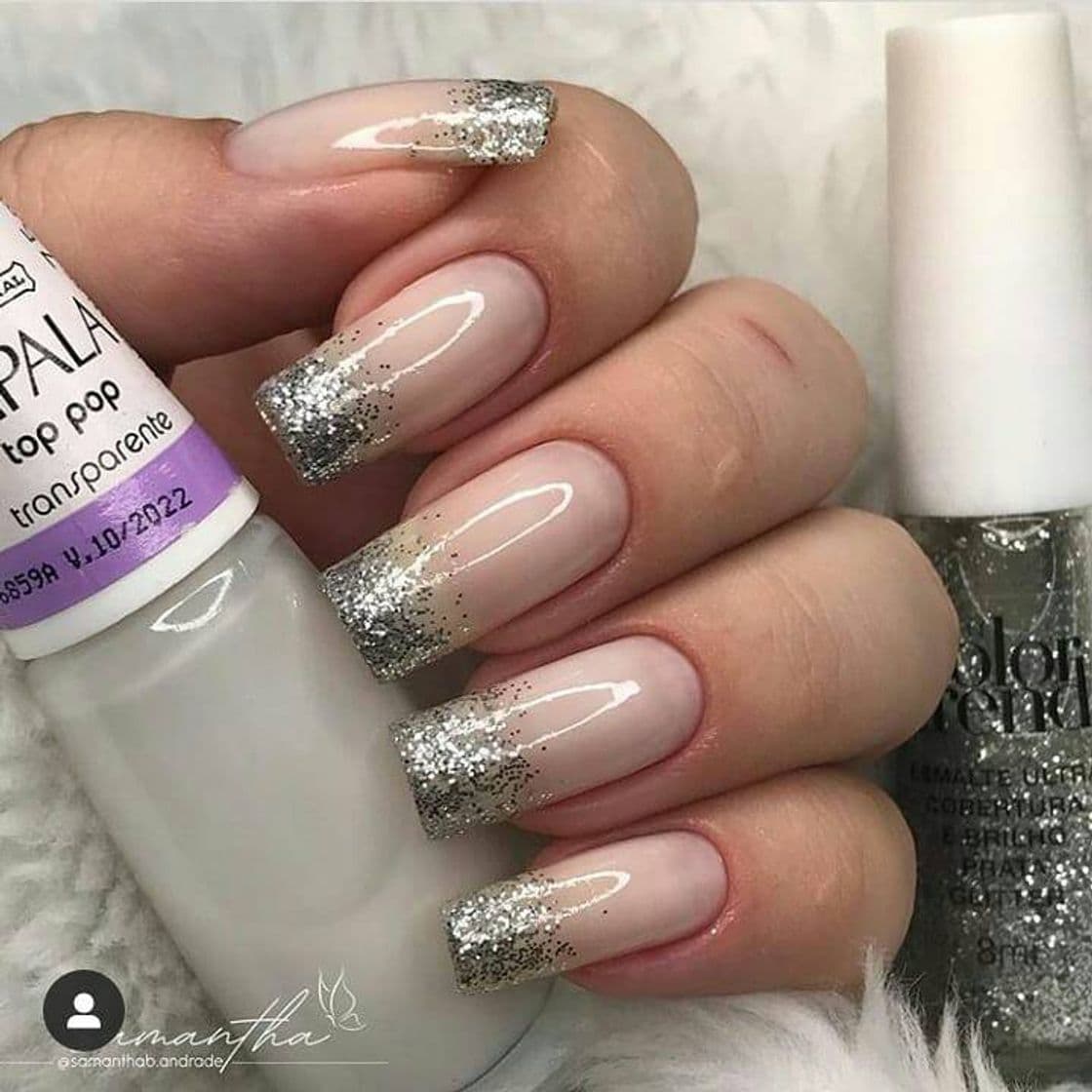 Moda Linda unha com glitter prata 😍