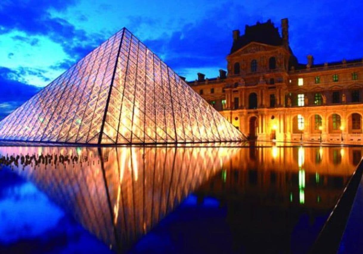 Place Museo del Louvre