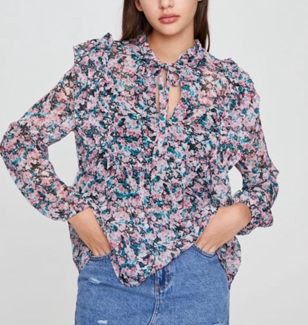 Moda Blusa rosa com folhos e laço 