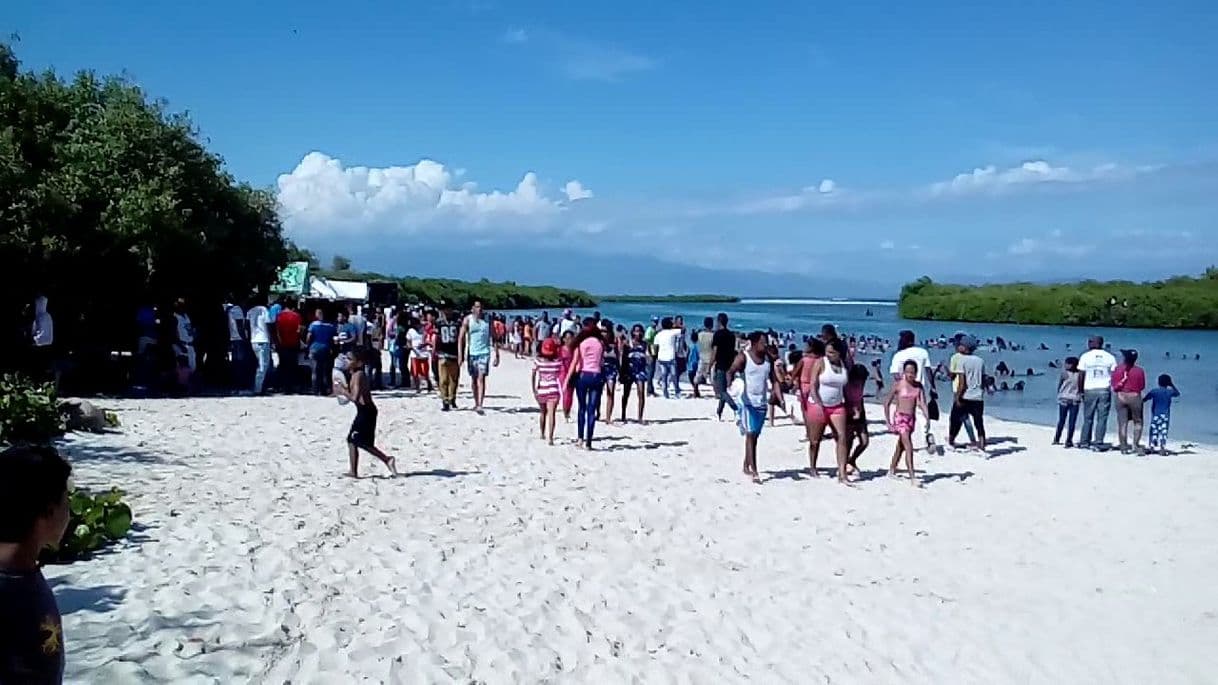 Lugar Parqueo Playa La Caobita