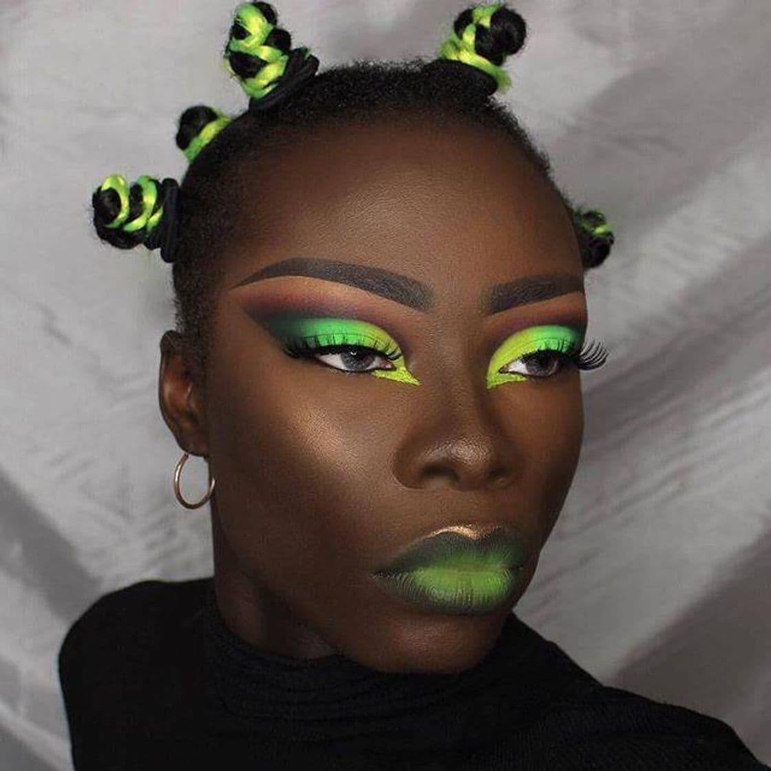 Fashion neon makeup💚