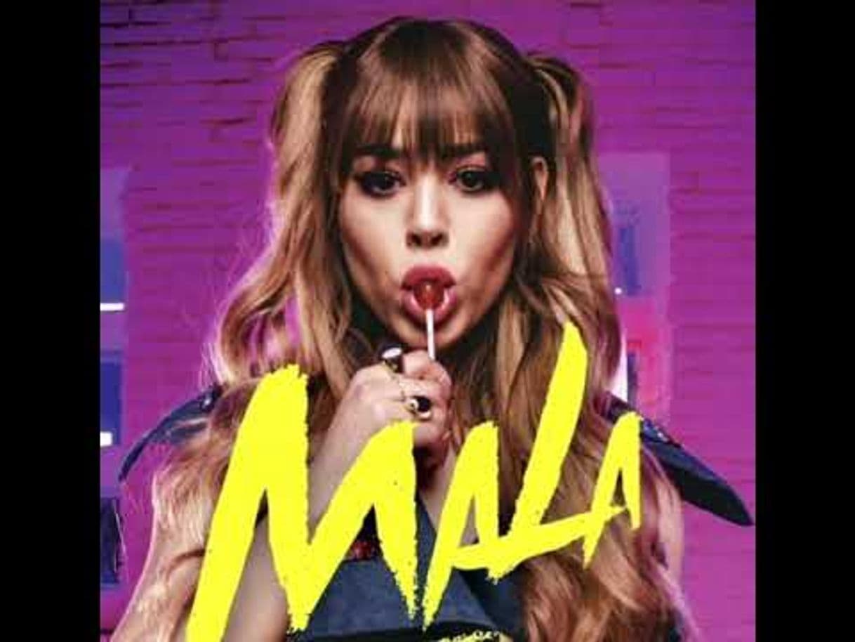 Moda Danna Paola - Mala Fama - YouTube