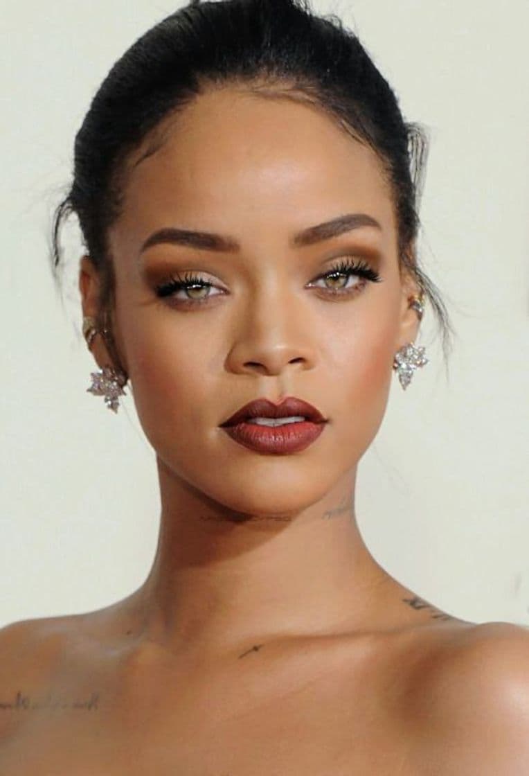 Fashion Rihanna de olho verde