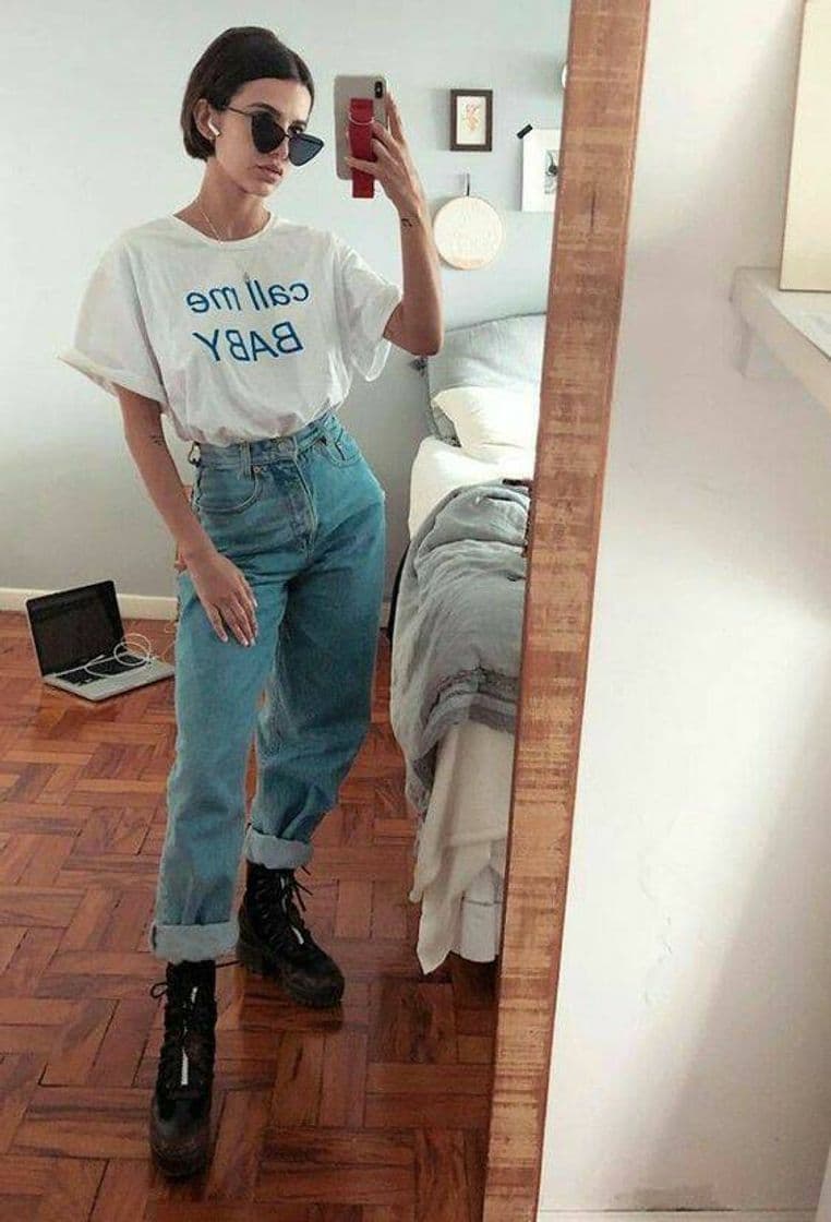 Fashion Mom jeans e tshirt com frase vintage