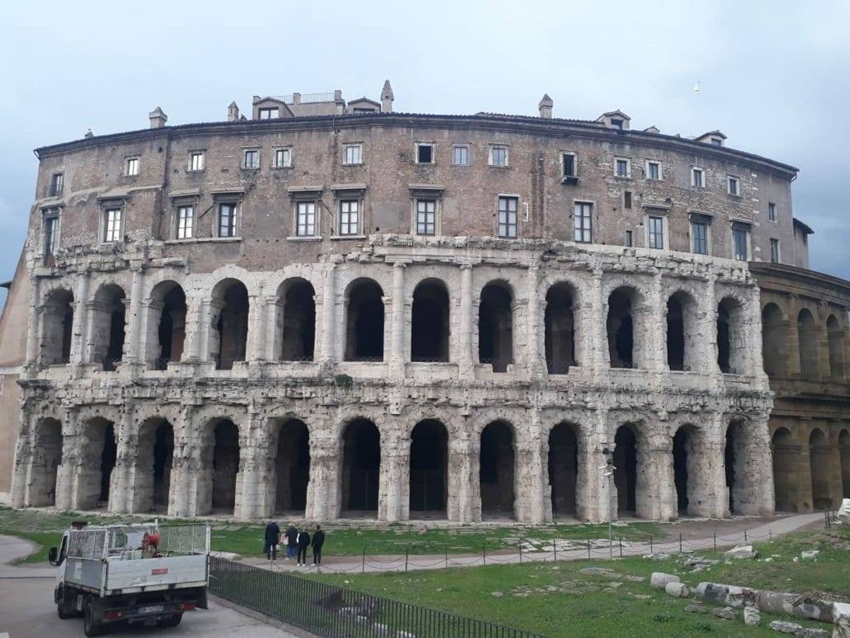 Lugar Coliseo de Roma