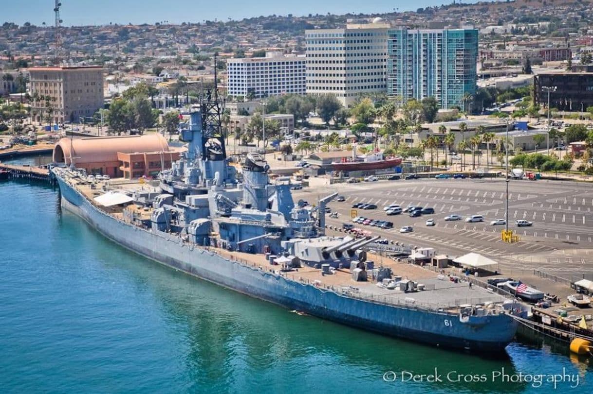 Lugar Battleship USS Iowa Museum