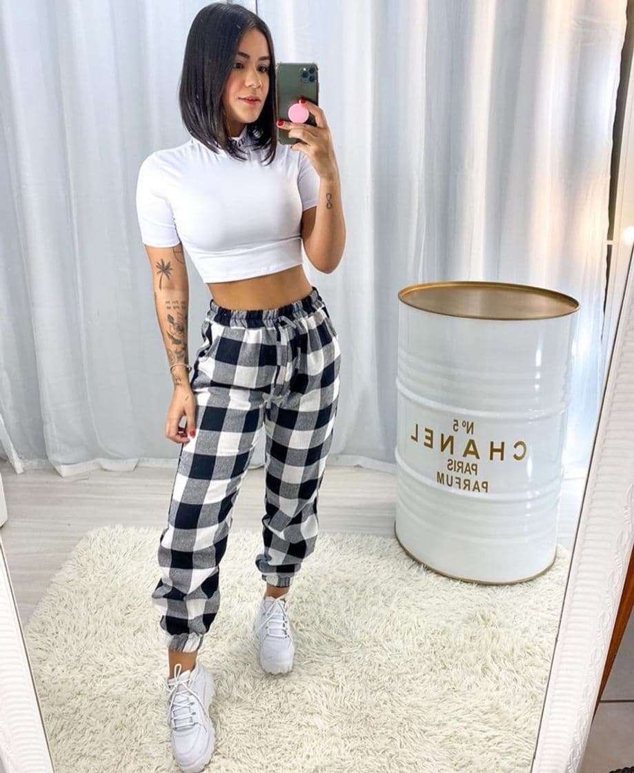 Moda Cropped, calça moletom e sneaker 🥰