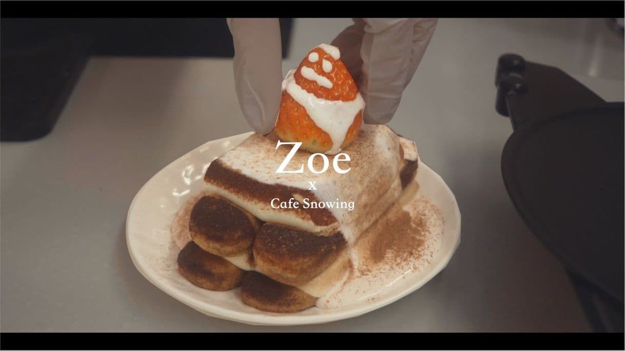 Fashion Strawberry Santa Tiramisu Is Crying,, | Snowing cafe & Zoe - YouTube