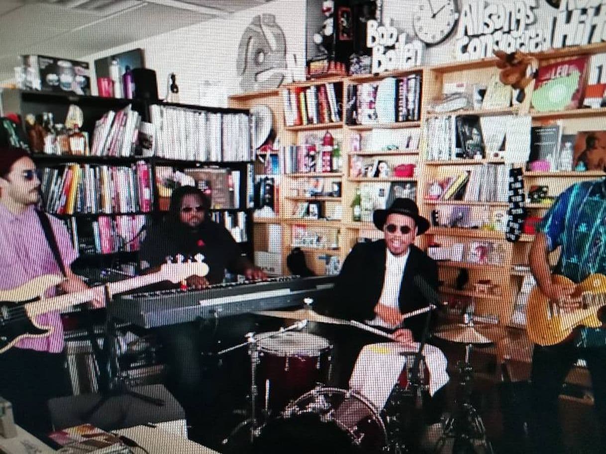 Canción Anderson .Paak & The Free Nationals: NPR Music Tiny Desk Concert