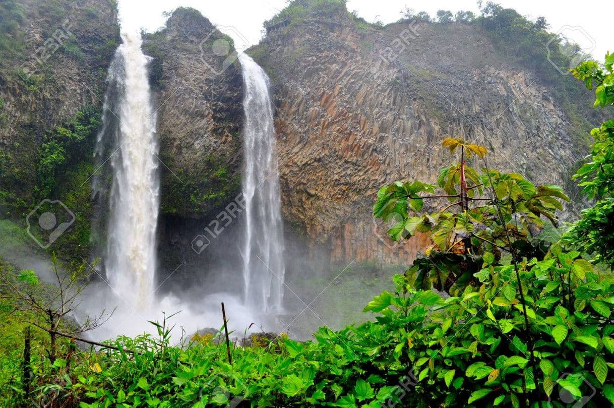 Lugar Cascada Manto de la Novia