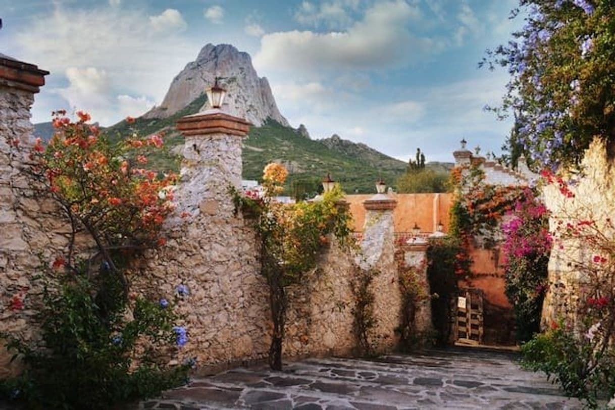 Place Peña de Bernal