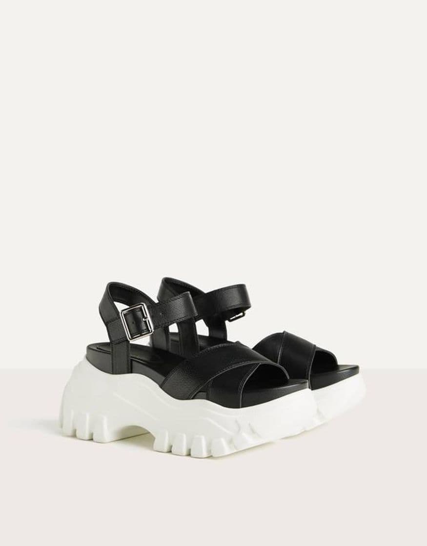 Fashion Flache Sandalen aus Vinyl - Flache Sandalen - Bershka Switze