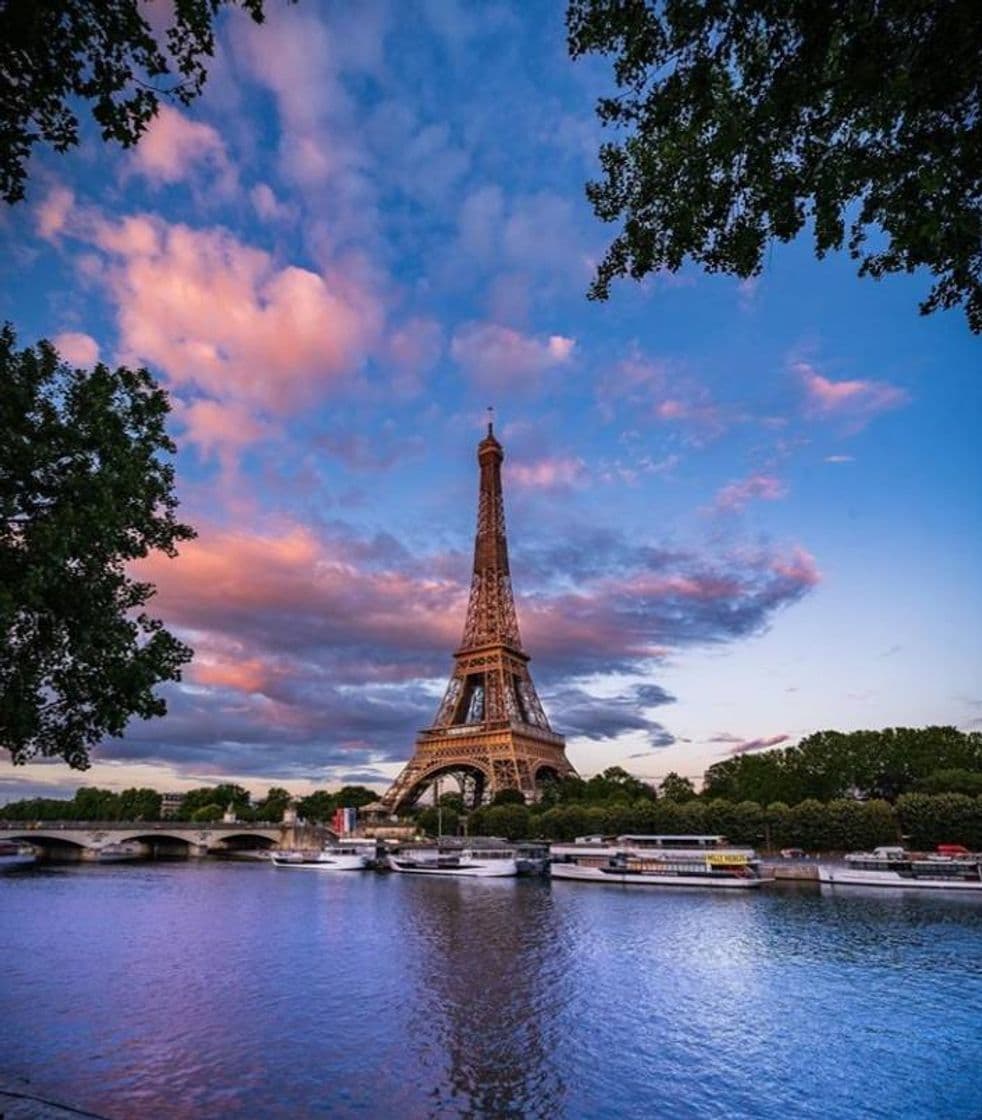 Place Torre Eiffel