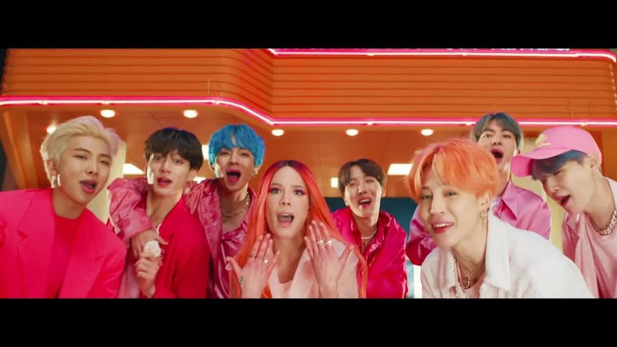 Moda BTS (방탄소년단) '작은 것들을 위한 시 (Boy With Luv) (feat. Halsey ...