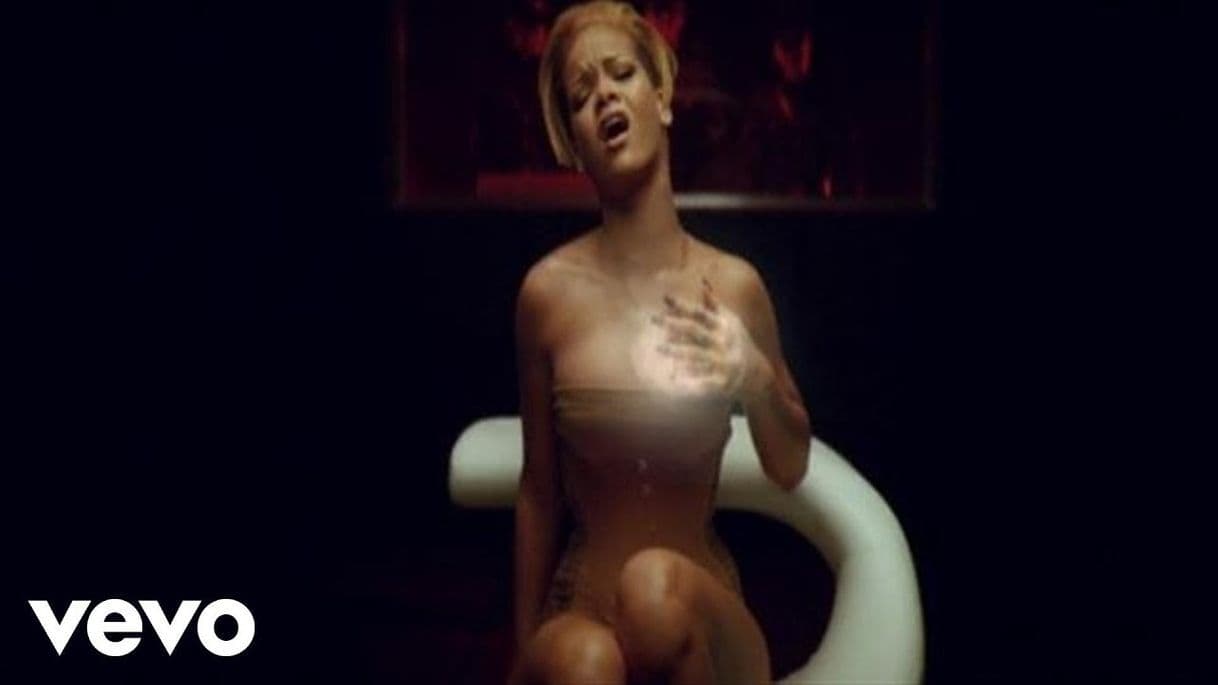 Fashion Rihanna - Russian Roulette (Official Music Video) - YouTube