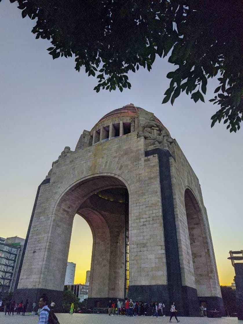 Lugar Monumento a la Revolución