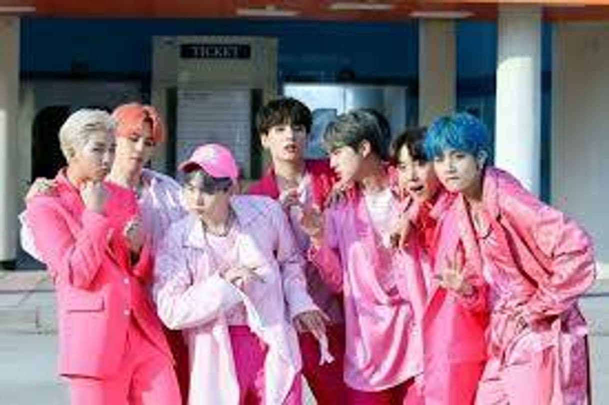 Moda Boy With Luv