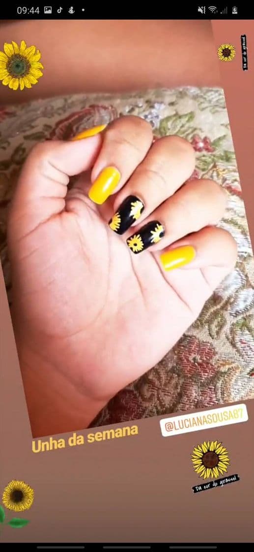 Moda Unhas preta com girassol 