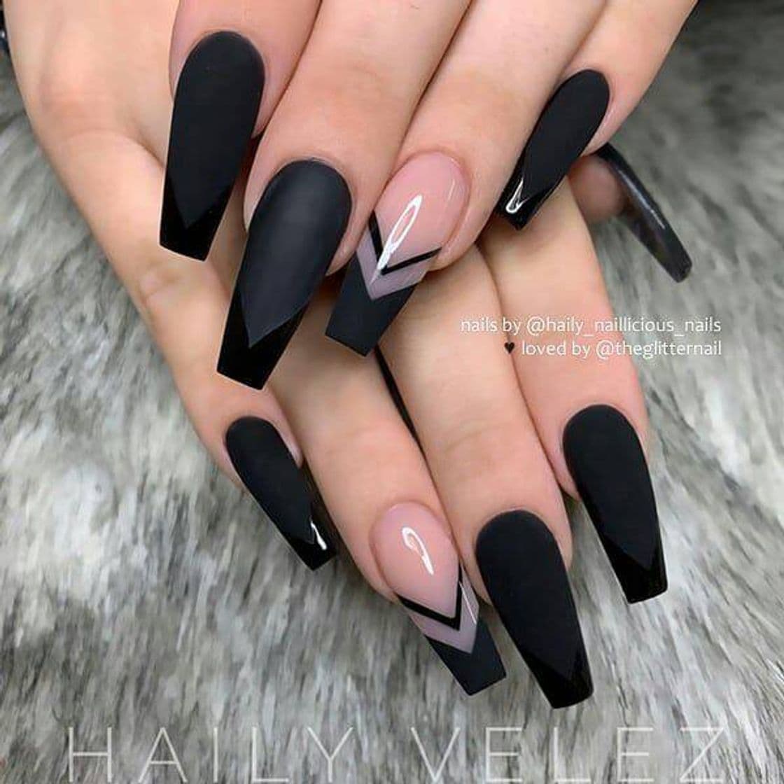 Moda Unhas detalhadas de preto♥