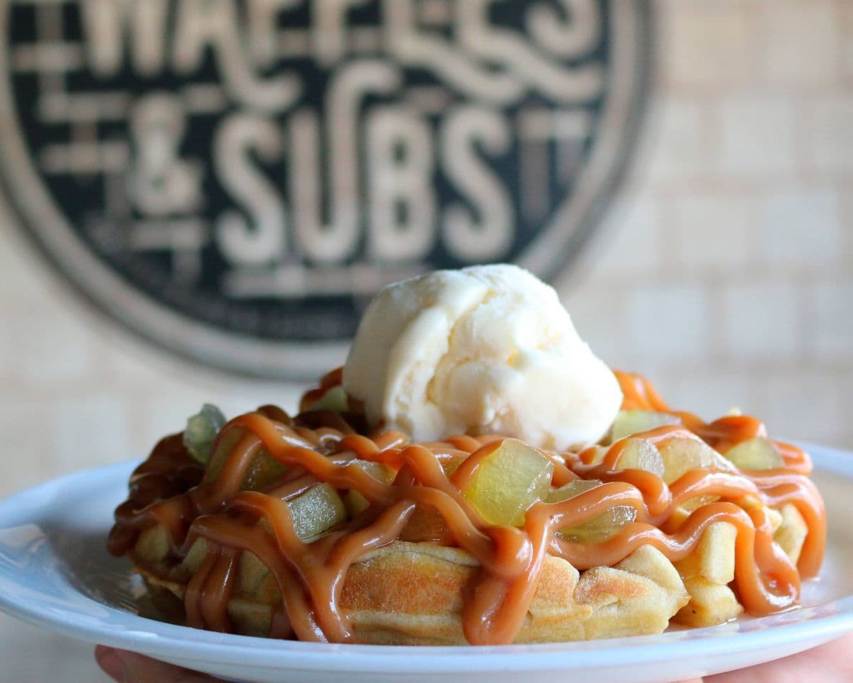 Restaurants Waffles & Subs Urdesa