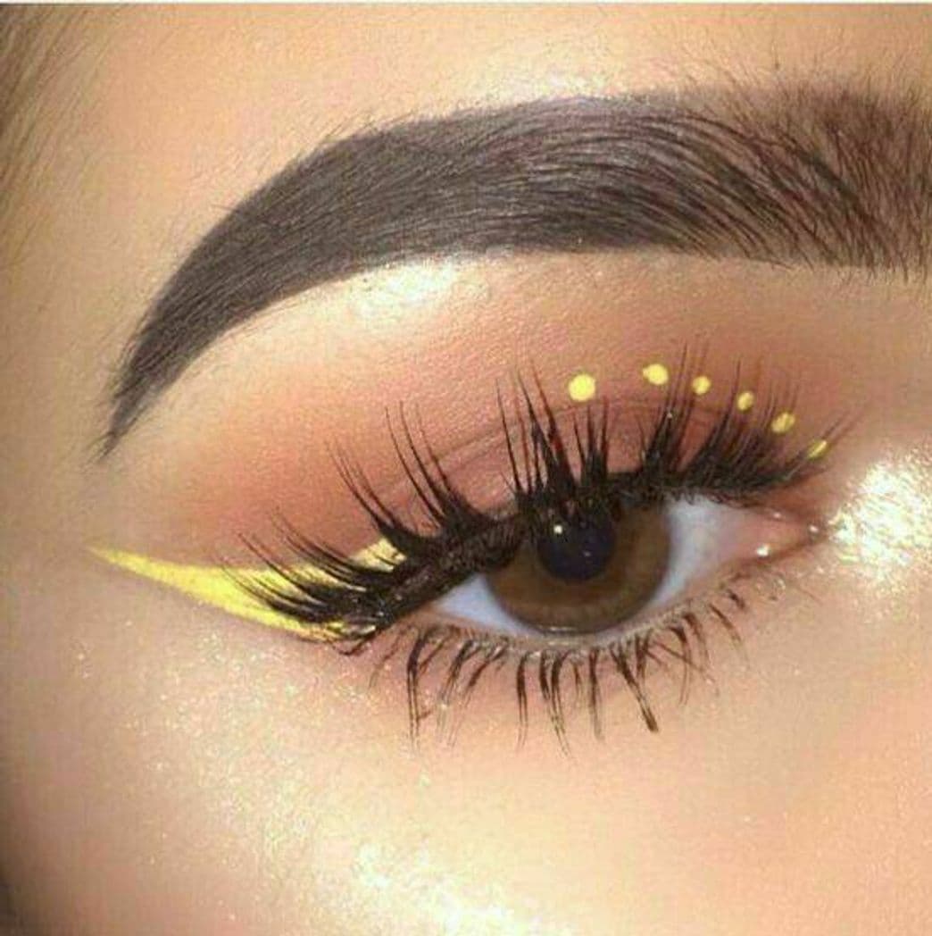 Moda Yellow makeup